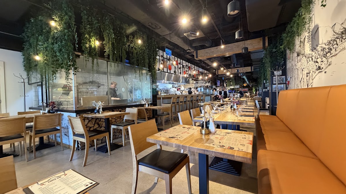 Munja Grzybowska 43 — Restaurant
