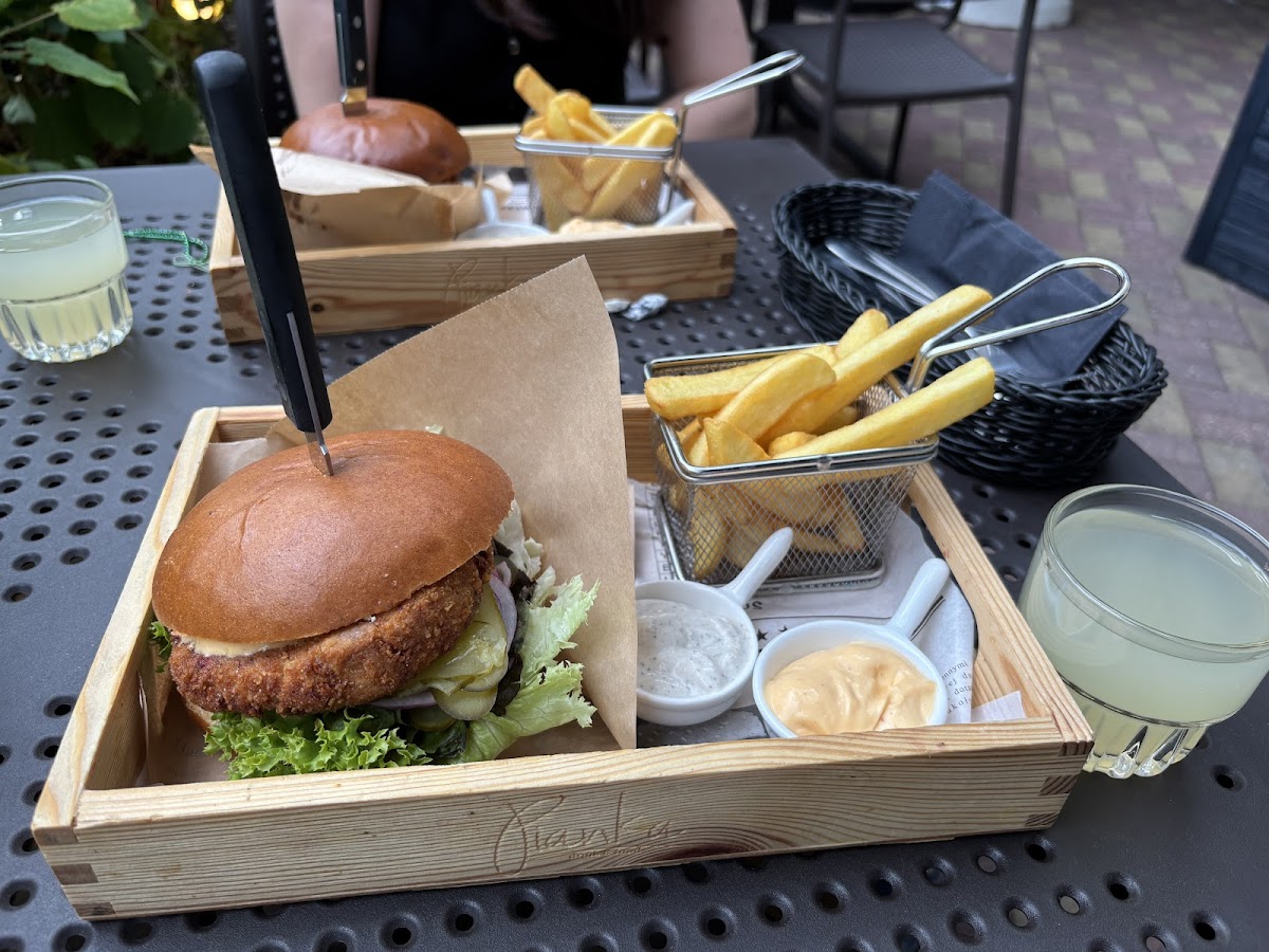 Pianka 3.0 l Restauracja Warszawa Koszykowa — Restaurant